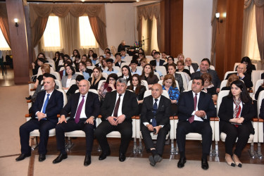Nəsimi rayonunda Ümummilli lider Heydər Əliyevin anadan olmasının 102 illiyi münasibətilə “Ulu öndər Heydər Əliyev müasir müstəqil Azərbaycanın banisidir ” adlı tədbir keçirilib.