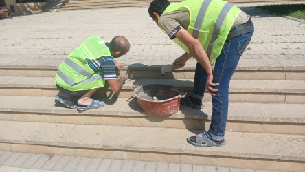 Bakıxanov küçəsi Sevil Qazıyeva parkında cari təmir işləri aparılıb.