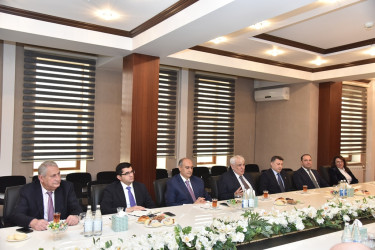 Nəsimi Rayon İcra Hakimiyyətində rayon ərazisində fəaliyyət göstərən ali təhsil müəssisələrinin rəhbərləri ilə görüş keçirilib.