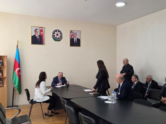 Nəsimi rayon İcra Hakimiyyətinin başçısı növbəti səyyar qəbul keçirib