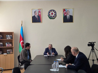 Nəsimi rayon İcra Hakimiyyətinin başçısı növbəti səyyar qəbul keçirib