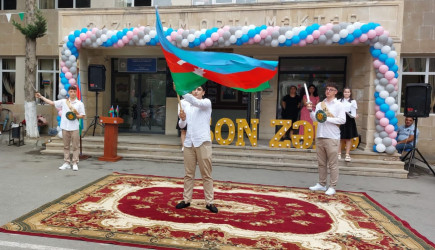 Nəsimi rayonunun ümumtəhsil müəssisələrində “Son zəng” tədbirləri keçirildi.