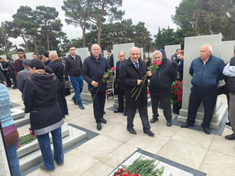 Nəsimi rayon ictimaiyyətinin nümayəndələri Anım Günü münasibətilə Hərbi Memorial Məzarlığı ziyarət etdi.