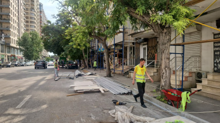 Nəsimi rayonunda binaların fasadında təmir - bərpa işləri davam edir.