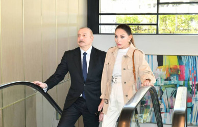 Prezident İlham Əliyev və birinci xanım Mehriban Əliyeva “The Ritz Carlton Baku” otelinin açılışında iştirak ediblər .