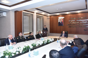Nəsimi Rayon İcra Hakimiyyətində tam orta ümumtəhsil məktəblərinin və məktəbdənkənar təhsil müəssisələrinin rəhbərlərinin iştirakı ilə müşavirə keçirilib