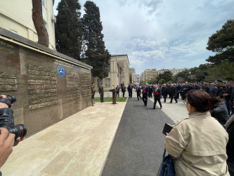 Azərbaycan Tibb Universitetinin Şəhid məzunlarının xatirəsinə ucaldılmış “Memorial Abidə Kompleksi”nin açılış mərasimi keçirildi.