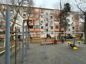 Nəsimi rayonu Moskva prospekti 72 saylı ünvanda abadlıq-quruculuq işləri davam edir.