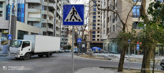 Nəsimi rayonunda  piyadaların təhlükəsiz hərəkətini  təmin etmək üçün yeni yol nişanları quraşdırılmışdır.