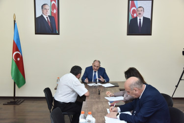 Nəsimi rayon İcra Hakimiyyətinin başçısı növbəti səyyar qəbul keçirib