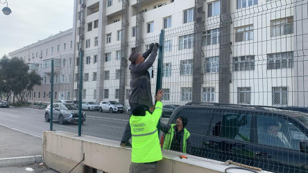 Nəsimi rayonunda şəhərin ümumi estetik görünüşünə xələl gətirən yaşayış binalarının fasadları təmir edilir.