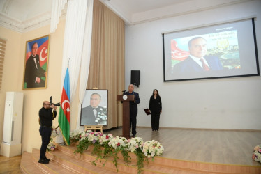 Nəsimi rayonunda Ulu Öndər Heydər Əliyevin anadan olmasının 99-cu ildönümünə həsr olunmuş “Ulu bir Sərkərdə, Ulu bir Öndər” adlı geniş tədbir keçirildi.