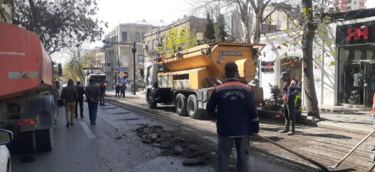 Azadlıq prospektində növbəti asfaltlaşma işləri başa çatıb.