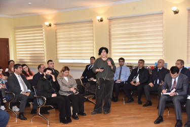 Nəsimi Rayon İcra Hakimiyyətinin başçısı Elxan İbrahimov 1 nömrəli Sahə İnzibati Ərazi Dairəsi üzrə səyyar qəbul keçirib.