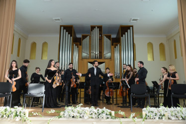 Nəsimi rayonunda Ümummilli lider Heydər Əliyevin anadan olmasının 101 illiyi münasibətilə “Ulu öndər Heydər Əliyev Azərbaycan dövlətçiliyinin xilaskarı, müasir müstəqil Azərbaycanın banisidir ” adlı tədbir keçirilib.