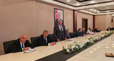Nəsimi rayon İcra Hakimiyyətində müşavirə keçirilib.