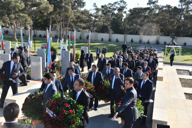 Anım günündə 2 saylı Fəxri və Şəhidlər Xiyabanında dəfn olunmuş Şəhidlər ziyarət olundu