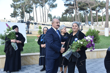 Anım günündə 2 saylı Fəxri və Şəhidlər Xiyabanında  dəfn olunmuş Şəhidlər ziyarət olundu.