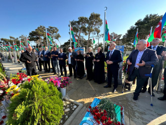 Vətən Müharibəsi Şəhidi Hüseynzadə Həmidağa Bağı oğlunun şəhadət günündə əziz xatirəsi yad edildi.