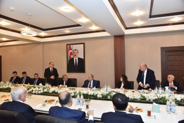 Nəsimi Rayon İcra Hakimiyyətində rayon ərazisində fəaliyyət göstərən ali təhsil müəssisələrinin rəhbərləri ilə görüş keçirilib.