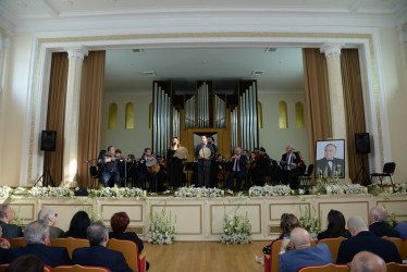 Nəsimi rayonunda Ümummilli lider Heydər Əliyevin anadan olmasının 101 illiyi münasibətilə “Ulu öndər Heydər Əliyev Azərbaycan dövlətçiliyinin xilaskarı, müasir müstəqil Azərbaycanın banisidir ” adlı tədbir keçirilib.