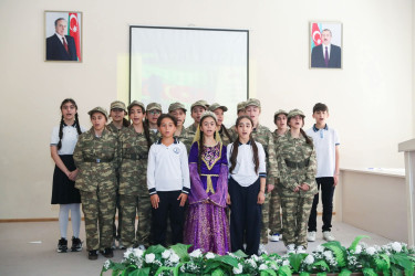 Nəsimi rayonunda “Konstitusiya və Suverenlik İli” çərçivəsində Vətən müharibəsi iştirakçıları rayon məktəbliləri ilə görüşdü