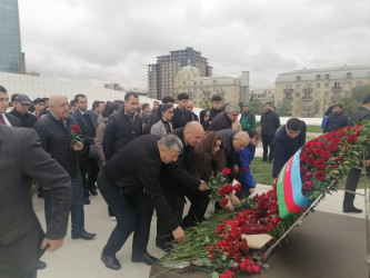 Nəsimi rayon İcra Hakimiyyətinin məsul əməkdaşları və ictimaiyyət nümayəndələri Zəfər parkını ziyarət etdi.