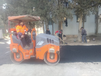 Rayon ərazisində məhəllədaxili yolların asfaltlaşması işləri davam edir.