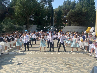 Nəsimi rayonunun ümumtəhsil müəssisələrində “Son zəng” tədbirləri keçirildi.
