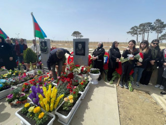 Azərbaycan Silahlı Qüvvələrinin hərbi qulluqçusu Kazımov Vüsal Vüqar oğlunun məzarı ziyarət olundu.