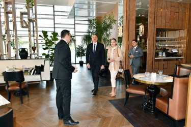 Prezident İlham Əliyev və birinci xanım Mehriban Əliyeva “The Ritz Carlton Baku” otelinin açılışında iştirak ediblər .