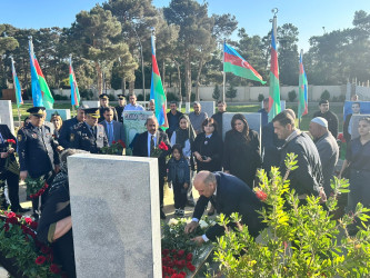 Vətən Müharibəsi Şəhidi Həsənov Faiq Hüseyn  oğlunun şəhadət günündə əziz xatirəsi yad edildi.