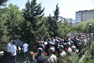 Nəsimi rayonunda 27 Sentyabr - Anım günü münasibətilə  rayon ərazisində yerləşən “Zəfər bağı”nda tədbir keçirilib.