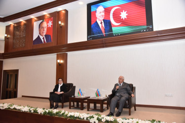 Nəsimi rayonunda Ümummilli lider Heydər Əliyevin anadan olmasının 102 illiyi münasibətilə “Ulu öndər Heydər Əliyev müasir müstəqil Azərbaycanın banisidir ” adlı tədbir keçirilib.