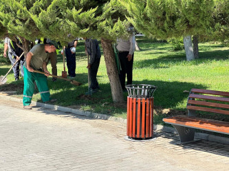 Zorge parkında cari təmir işləri aparılıb.