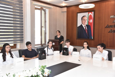 Nəsimi rayonunda respublikanın ali təhsil müəssisələrinə qəbul imtahanlarında rayon üzrə yüksək bal toplayan məzunlarla görüş keçirilib