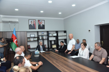Nəsimi rayon İcra Hakimiyyətinin başçısı növbəti səyyar qəbul keçirib