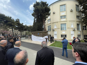 Azərbaycan Tibb Universitetinin Şəhid məzunlarının xatirəsinə ucaldılmış “Memorial Abidə Kompleksi”nin açılış mərasimi keçirildi.