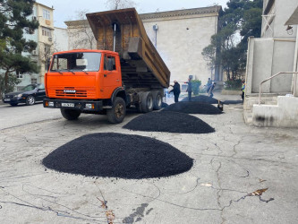 Nəsimi rayonunda məhəllədaxili yollarda abadlıq işləri davam etdirilir.