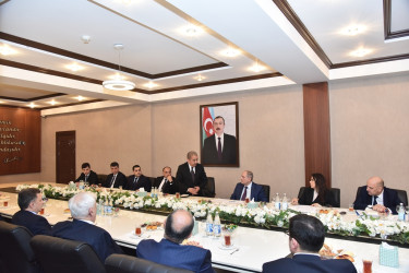 Nəsimi Rayon İcra Hakimiyyətində rayon ərazisində fəaliyyət göstərən ali təhsil müəssisələrinin rəhbərləri ilə görüş keçirilib.