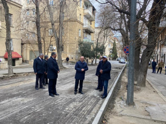 Nəsimi rayonunda asfaltlaşma işləri davam edir.