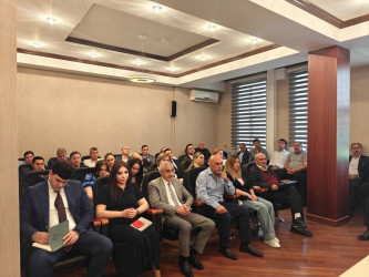 Nəsimi rayonunda 27 Sentyabr - Anım Gününün beşinci ildönümü münasibətilə “27 Sentyabr – Qələbəyə aparan yolun başlanğıcı ” adlı dəyirmi masa  keçirilib.