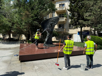 Nəsimi rayonunda abidələrin və barelyeflərin yuyulması tədbirləri aparılıb.